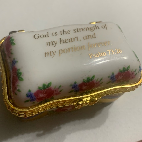 Imperial Porcelain Rose Gold Pill / trinket box Psalm 73:26 verse on top - Picture 2 of 6